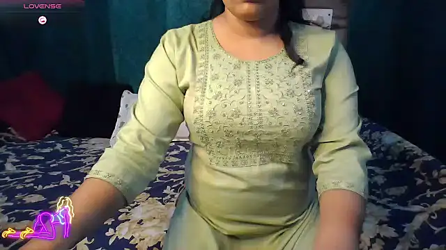 Snapshot of Trezza chatting on December 2024 04:06:01 PM Trezza online show from December 2024 04:06:01 PM