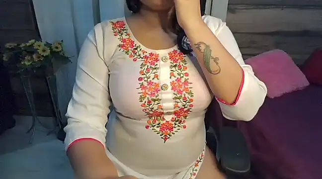 Snapshot of Trezza chatting on December 2024 07:28:02 PM Trezza online show from December 2024 07:28:02 PM