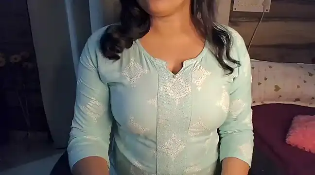 Snapshot of Trezza chatting on January 2025 03:52:01 AM Trezza online show from January 2025 03:52:01 AM