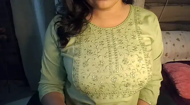 Snapshot of Trezza chatting on January 2025 08:57:02 AM Trezza online show from January 2025 08:57:02 AM