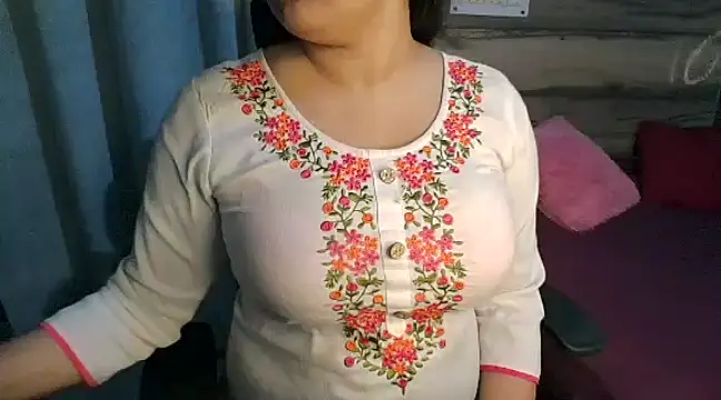 Snapshot of Trezza chatting on February 2025 10:13:02 AM Trezza online show from February 2025 10:13:02 AM