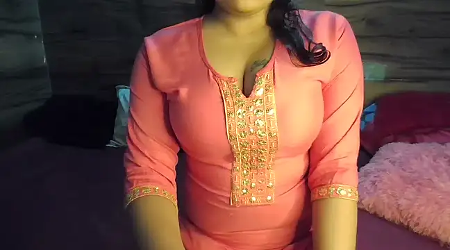 Snapshot of Trezza chatting on February 2025 06:01:01 PM Trezza online show from February 2025 06:01:01 PM