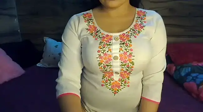 Snapshot of Trezza chatting on February 2025 05:11:02 PM Trezza online show from February 2025 05:11:02 PM