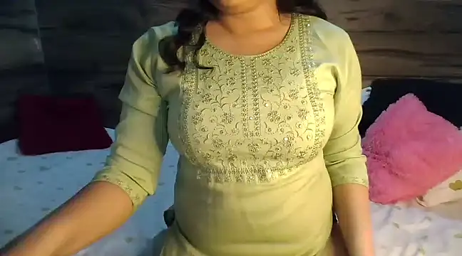 Snapshot of Trezza chatting on March 2025 08:10:01 PM Trezza online show from March 2025 08:10:01 PM