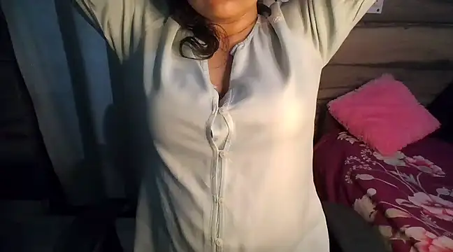 Snapshot of Trezza chatting on March 2025 02:24:02 AM Trezza online show from March 2025 02:24:02 AM