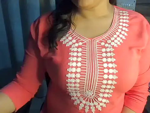 Snapshot of Trezza chatting on March 2025 11:45:01 PM Trezza online show from March 2025 11:45:01 PM