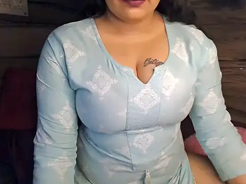 Snapshot of Trezza chatting on September 2025 12:04:01 AM Trezza online show from September 2025 12:04:01 AM