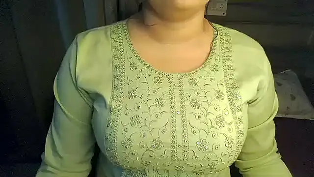 Snapshot of Trezza chatting on October 2025 06:39:02 PM Trezza online show from October 2025 06:39:02 PM