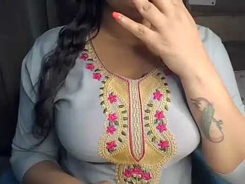 Snapshot of Trezza chatting on October 2025 07:09:02 PM Trezza online show from October 2025 07:09:02 PM