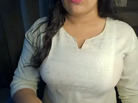 Snapshot of Trezza chatting on November 2025 06:20:02 PM Trezza online show from November 2025 06:20:02 PM