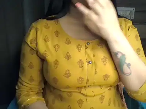 Snapshot of Trezza chatting on December 2025 08:49:02 PM Trezza online show from December 2025 08:49:02 PM