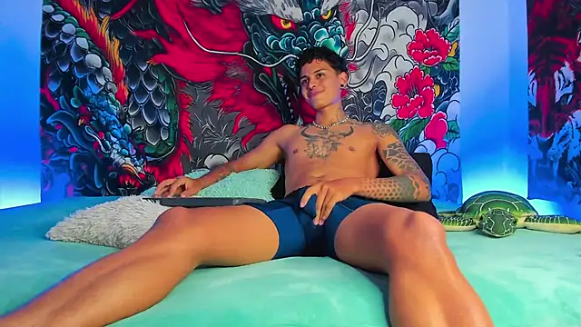 Maxi Gray online show from October 2025 08:33:01 AM