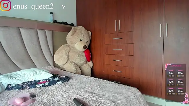 Snapshot of Venus_queenn chatting on February 2025 07:35:02 PM Venus queenn online show from February 2025 07:35:02 PM