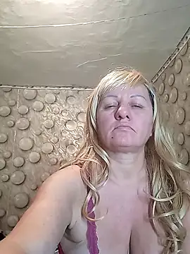 Snapshot of FameLara chatting on January 2026 12:22:02 PM FameLara online show from January 2026 12:22:02 PM