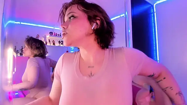 albaismynameX online show from March 2025 03:04:01 PM