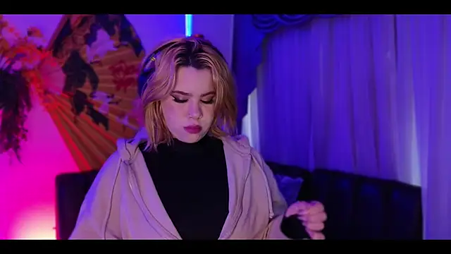 albaismynameX online show from November 2025 12:15:01 PM