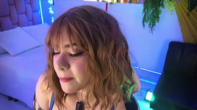 albaismynameX online show from December 2025 12:10:01 PM