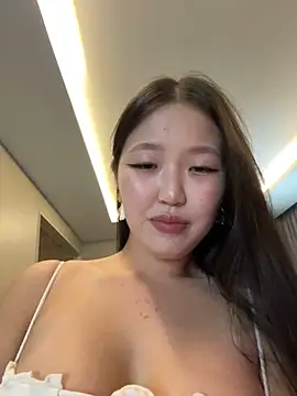 Snapshot of Aiko_Yumi chatting on December 2024 11:42:02 AM Aiko Yumi online show from December 2024 11:42:02 AM