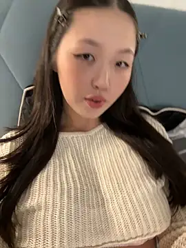 Snapshot of Aiko_Yumi chatting on September 2025 09:20:02 PM Aiko Yumi online show from September 2025 09:20:02 PM