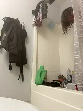 Snapshot of SexyB214 chatting on December 2024 01:17:02 PM SexyB214 online show from December 2024 01:17:02 PM