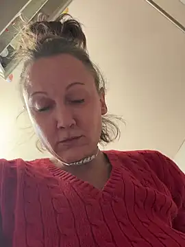 Snapshot of SexyB214 chatting on January 2025 04:52:02 AM SexyB214 online show from January 2025 04:52:02 AM