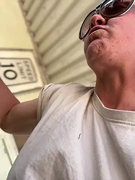 Snapshot of SexyB214 chatting on February 2025 02:39:02 AM SexyB214 online show from February 2025 02:39:02 AM