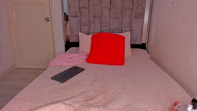 MirandaRoxx online show from April 2026 01:41:01 PM