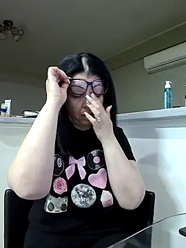 Snapshot of Milf_Abigail chatting on March 2026 03:30:02 AM Milf Abigail online show from March 2026 03:30:02 AM