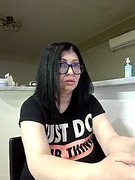Snapshot of Milf_Abigail chatting on April 2026 01:18:02 AM Milf Abigail online show from April 2026 01:18:02 AM