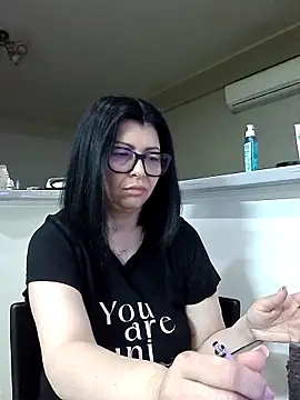 Snapshot of Milf_Abigail chatting on April 2026 02:25:01 AM Milf Abigail online show from April 2026 02:25:01 AM