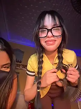 Snapshot of ORLA86 chatting on December 2025 10:15:02 PM ORLA86 online show from December 2025 10:15:02 PM