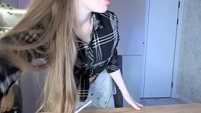 LissaCain online show from April 2026 05:32:02 AM