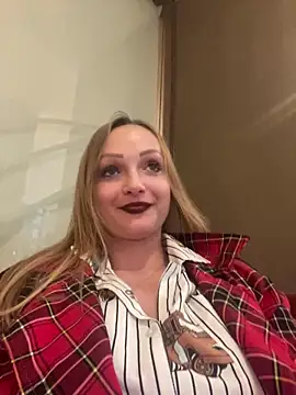 Snapshot of LadyTatiana_Madam chatting on September 2025 04:45:01 PM LadyTatiana Madam online show from September 2025 04:45:01 PM