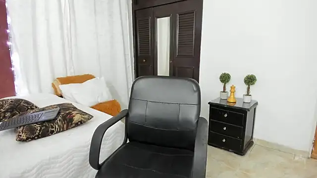 Snapshot of AURORA_FRANKLIN chatting on January 2025 01:45:02 PM AURORA FRANKLIN online show from January 2025 01:45:02 PM