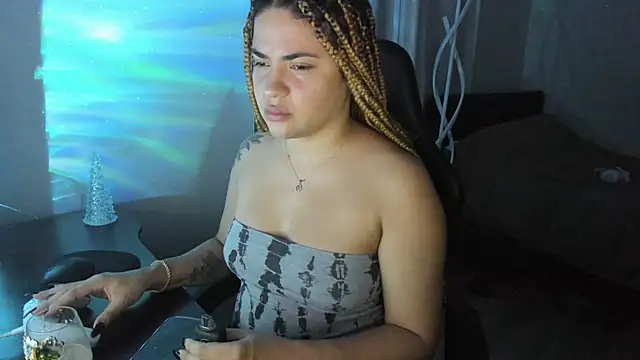 Snapshot of MelSaunders chatting on December 2024 03:45:02 AM MelSaunders online show from December 2024 03:45:02 AM