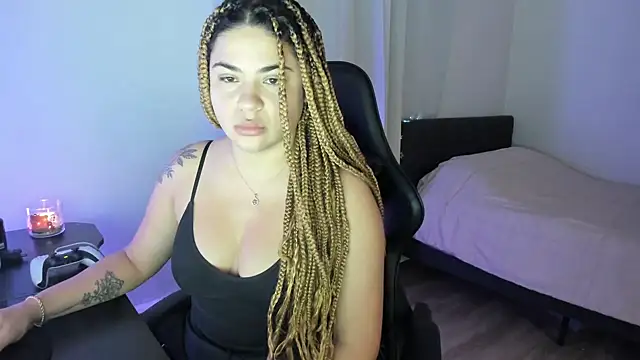 Snapshot of MelSaunders chatting on December 2024 03:03:02 AM MelSaunders online show from December 2024 03:03:02 AM