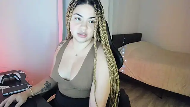 Snapshot of MelSaunders chatting on December 2024 02:45:02 AM MelSaunders online show from December 2024 02:45:02 AM