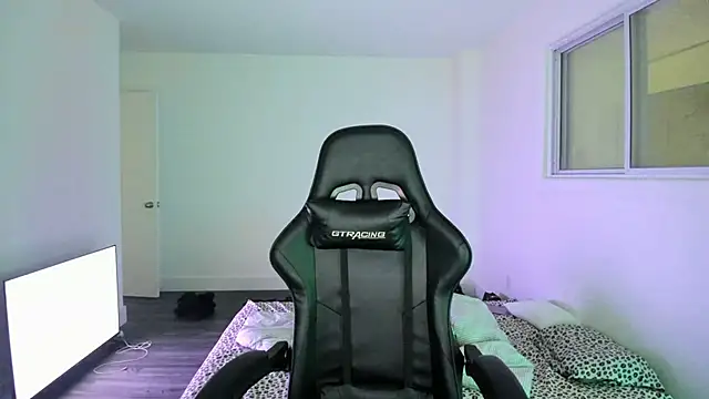 Snapshot of MelSaunders chatting on February 2025 02:53:01 AM MelSaunders online show from February 2025 02:53:01 AM