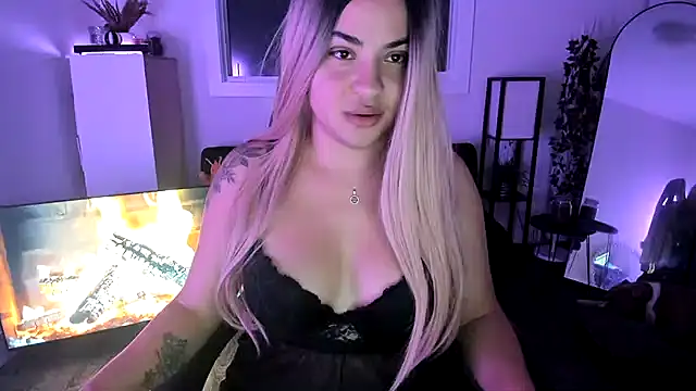 Snapshot of MelSaunders chatting on November 2025 03:50:01 AM MelSaunders online show from November 2025 03:50:01 AM