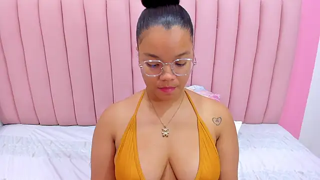 Snapshot of ISABELLA_020 chatting on March 2025 12:45:01 PM ISABELLA 020 online show from March 2025 12:45:01 PM