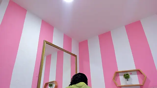 Snapshot of ISABELLA_020 chatting on September 2025 02:20:01 PM ISABELLA 020 online show from September 2025 02:20:01 PM