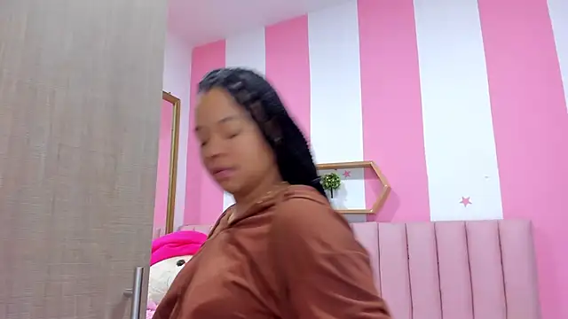 Snapshot of ISABELLA_020 chatting on October 2025 12:24:02 PM ISABELLA 020 online show from October 2025 12:24:02 PM