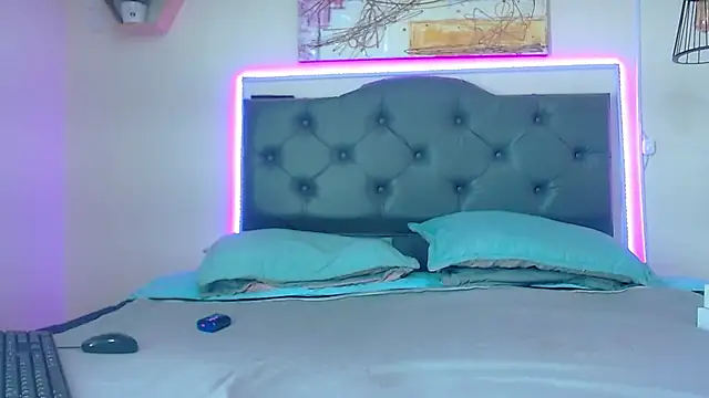 Kim clark1 online show from September 2025 02:29:02 PM