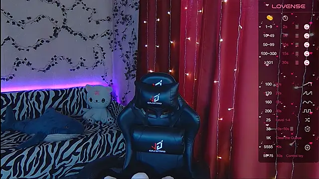 Snapshot of Sidney_blush chatting on February 2025 07:18:01 AM Sidney blush online show from February 2025 07:18:01 AM