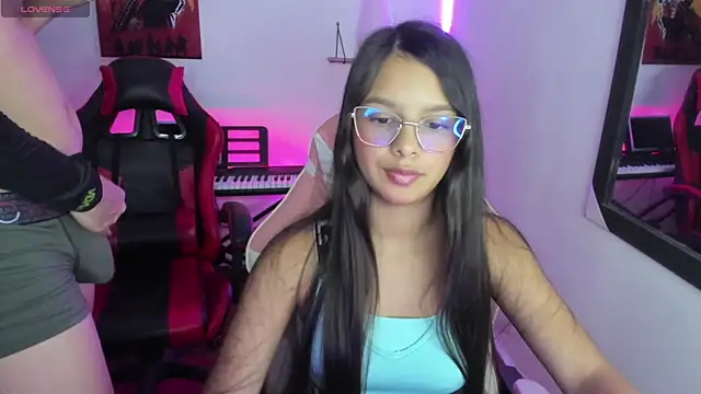 jessi and boy online show from March 2026 07:11:01 PM