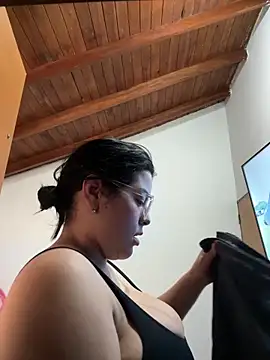 Kylie2211 online show from September 2025 04:29:01 PM