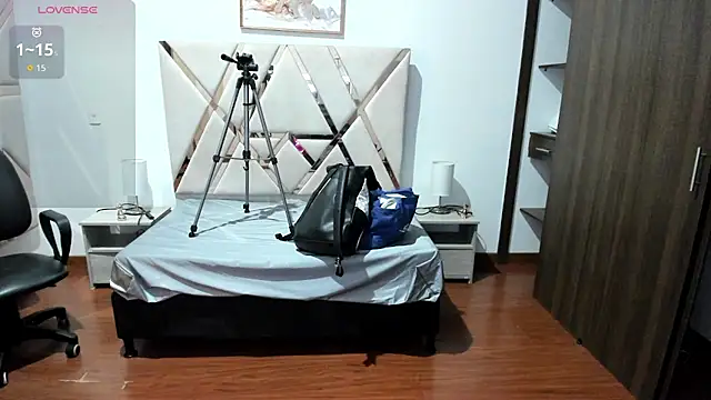 Kylie2211 online show from September 2025 02:00:02 AM