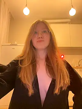 Snapshot of Eva_Weyne chatting on December 2024 07:22:01 PM Eva Weyne online show from December 2024 07:22:01 PM