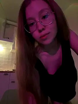 Snapshot of Eva_Weyne chatting on December 2024 07:10:01 PM Eva Weyne online show from December 2024 07:10:01 PM