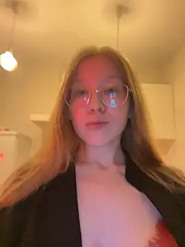 Snapshot of Eva_Weyne chatting on December 2024 04:48:02 PM Eva Weyne online show from December 2024 04:48:02 PM